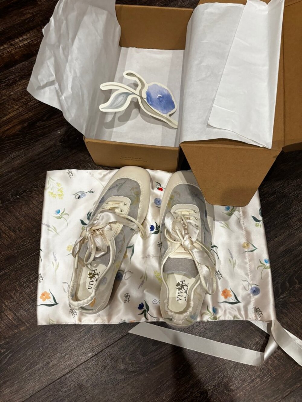 Vivaia Cream Floral Mesh Lace-Up Sneakers Satin Ribbon Laces Size 6 NWT